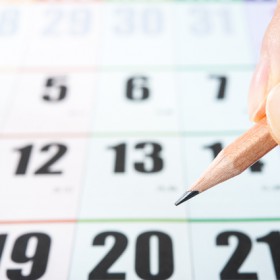 あなたの会社では使い分けていますか?「振替休日」と「代休」の違いとは。
